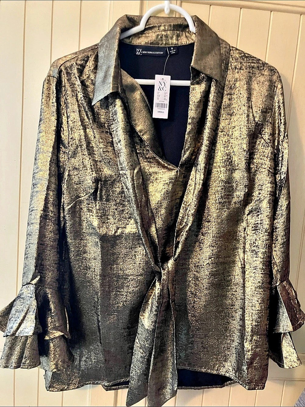 Night Glam! NY&C Metallic Ruffle Bell Sleeve Blouse in Gold & Black NWT